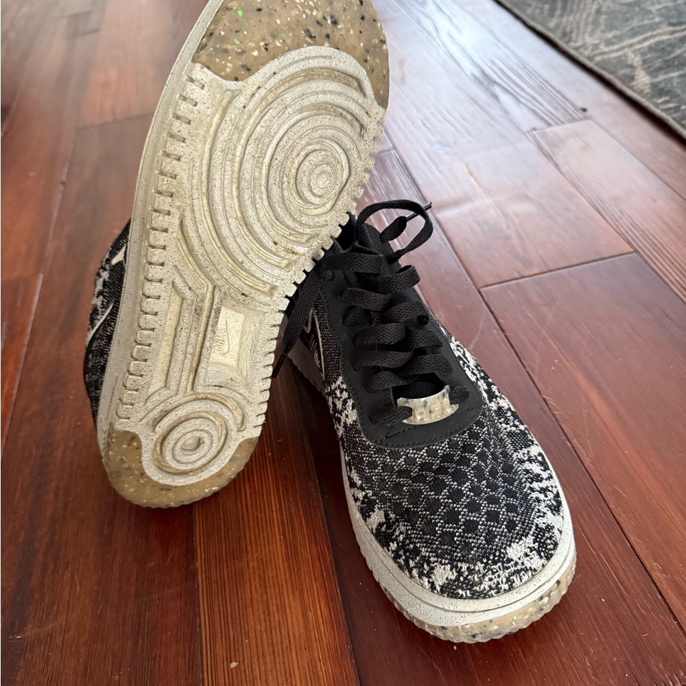 Nike black and White Women's Sneakers